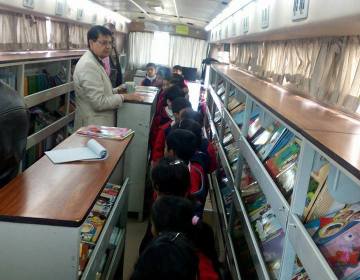Mobile-library-Book-Shop-visit-3