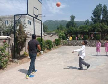 Students-during-sports-week-preparations-11