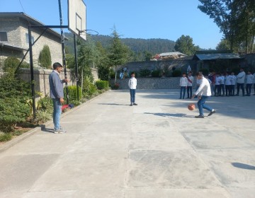 Students-during-sports-week-preparations-2