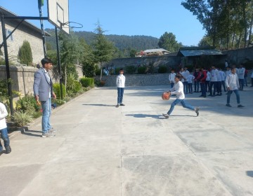 Students-during-sports-week-preparations-6