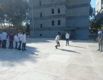 Students-during-sports-week-preparations-8